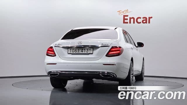 Mercedes-Benz E-Class W213 4
