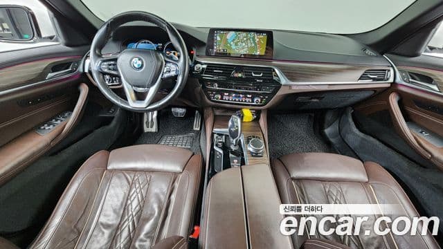 BMW 5 Series (G30) 4