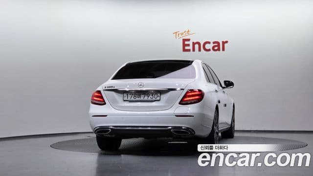 Mercedes-Benz E-Class W213 3