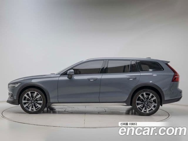 Volvo V60 Cross Country 2nd Gen 3