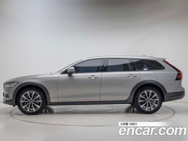 Volvo V90 Cross Country 3