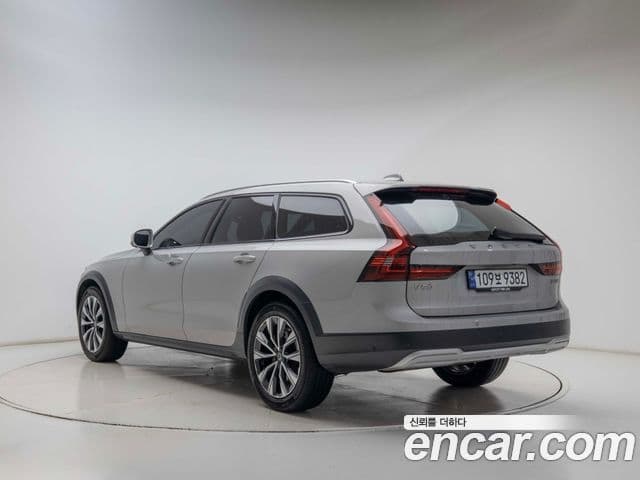 Volvo V90 Cross Country 4