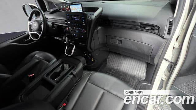 Hyundai Staria 4