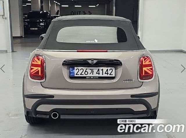MINI Cooper Convertible 4