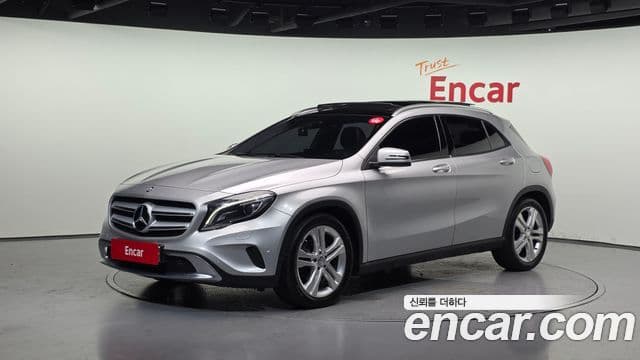Mercedes-Benz GLA-Class X156 1