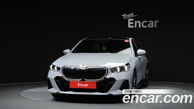 BMW 5 Series (G60) 2