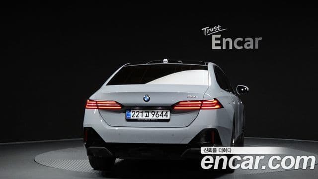 BMW 5 Series (G60) 3