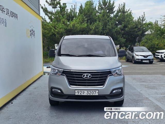 Hyundai The New Grand Starex 2