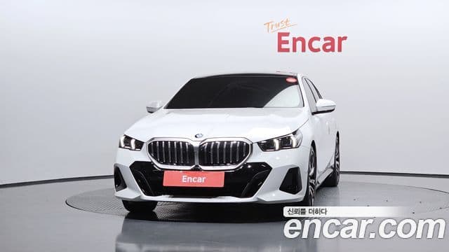BMW 5 Series (G60) 3