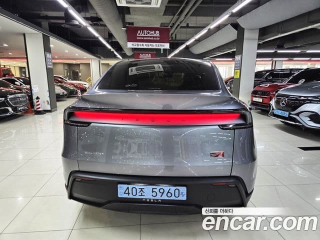 Tesla Model Y 2