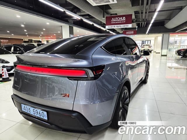 Tesla Model Y 3