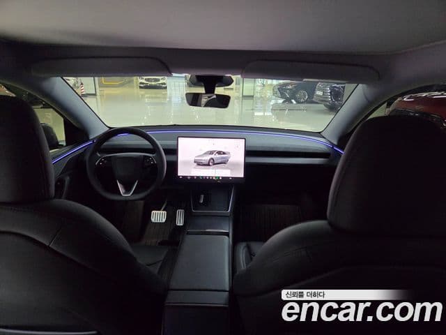 Tesla Model Y 4