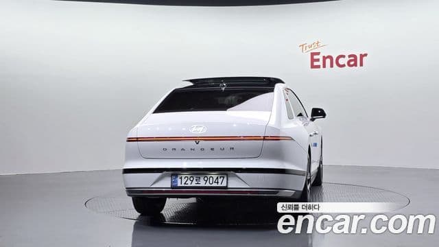 Hyundai Grandeur Hybrid (GN7) 3