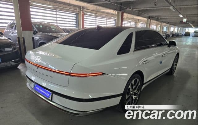 Hyundai Grandeur (GN7) 3