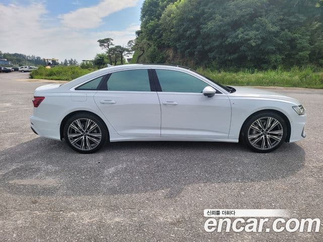 Audi A6 (C8) 3