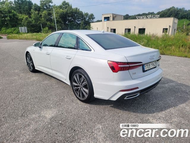 Audi A6 (C8) 4