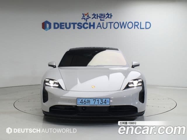 Porsche Taycan 3