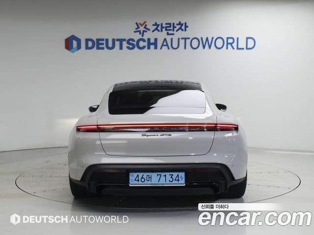 Porsche Taycan 4