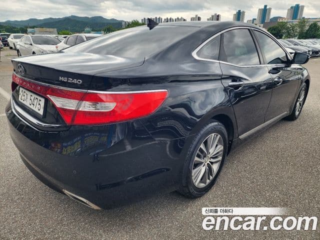 Hyundai Grandeur HG 2