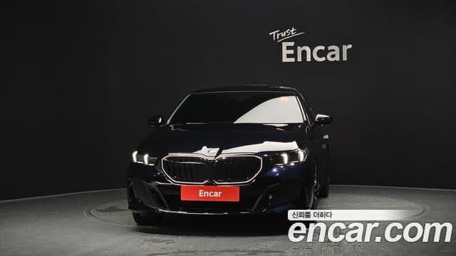 BMW 5 Series (G60) 2