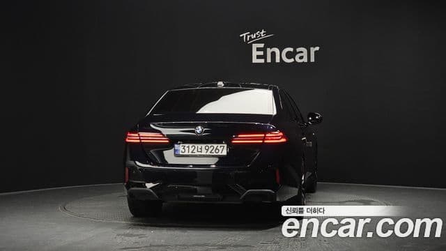 BMW 5 Series (G60) 3