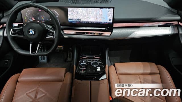 BMW 5 Series (G60) 4