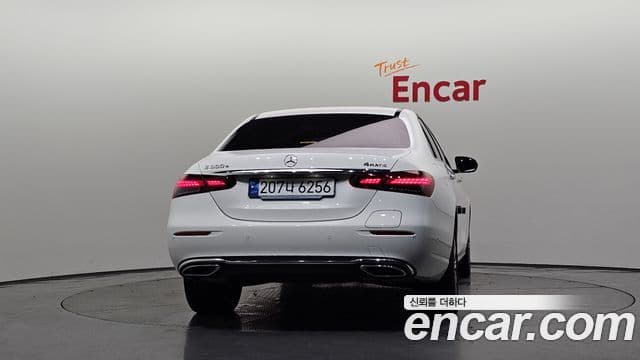 Mercedes-Benz E-Class W213 4
