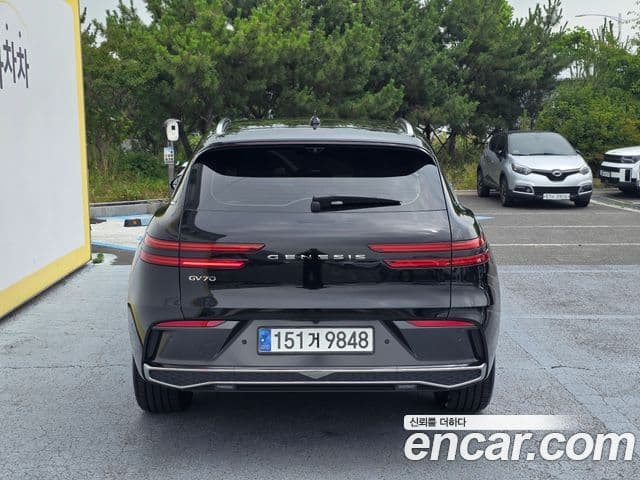 Genesis GV70 3