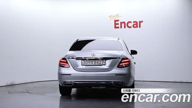 Mercedes-Benz E-Class W213 4