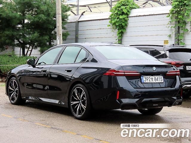 BMW 5 Series (G60) 2