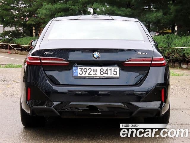 BMW 5 Series (G60) 3