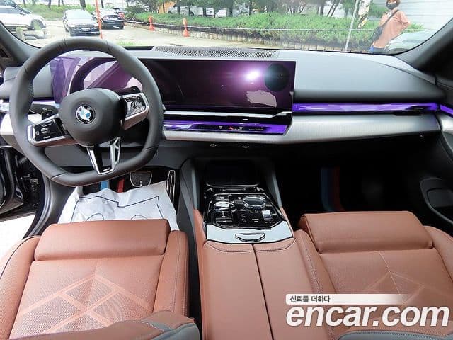 BMW 5 Series (G60) 4