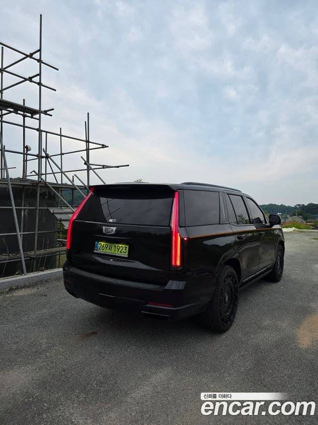 Cadillac Escalade 5th Gen 2
