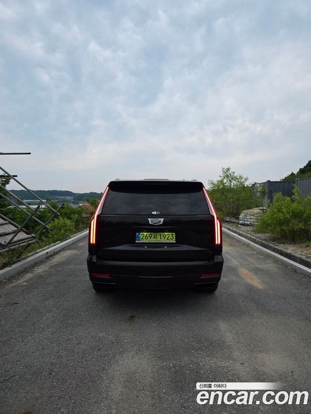 Cadillac Escalade 5th Gen 4