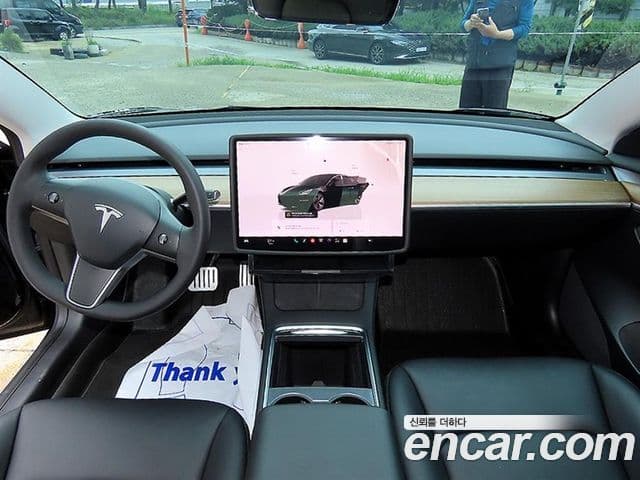 Tesla Model 3 4