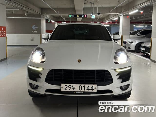 Porsche Macan — 1