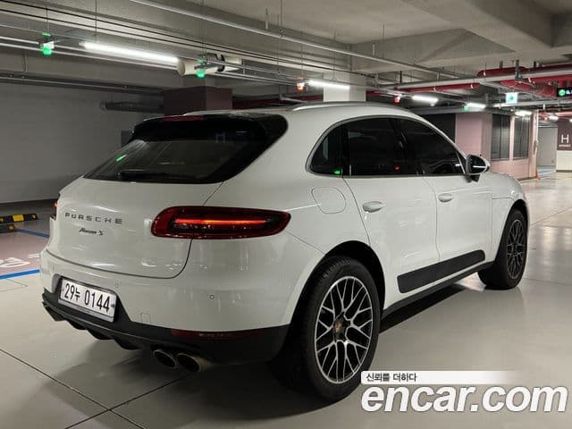 Porsche Macan 3