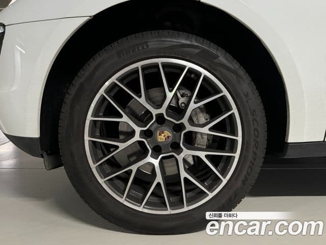 Porsche Macan 4