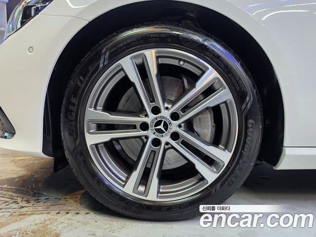 Mercedes-Benz E-Class W213 4