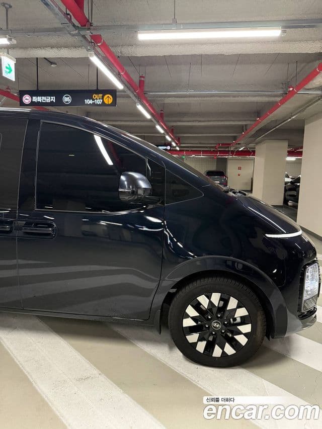 Hyundai Staria 1