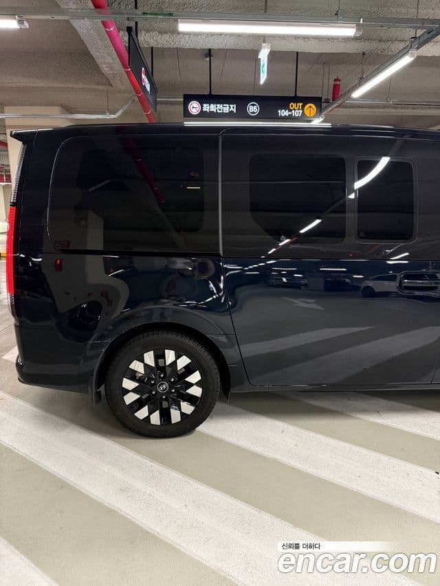 Hyundai Staria 2