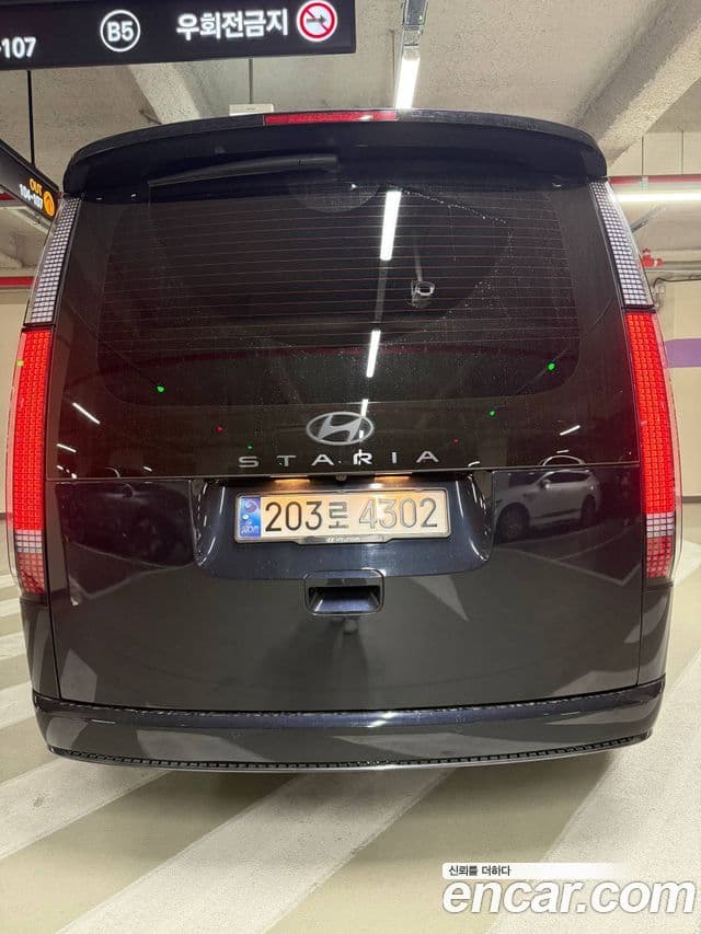 Hyundai Staria 4