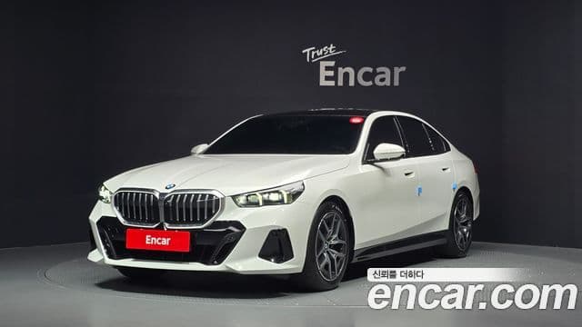BMW 5 Series (G60)