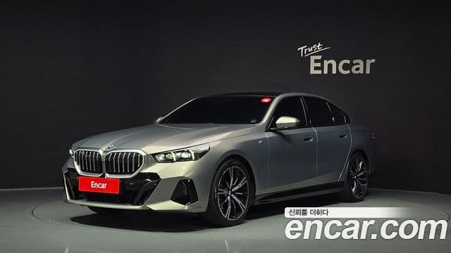 BMW 5 Series (G60)