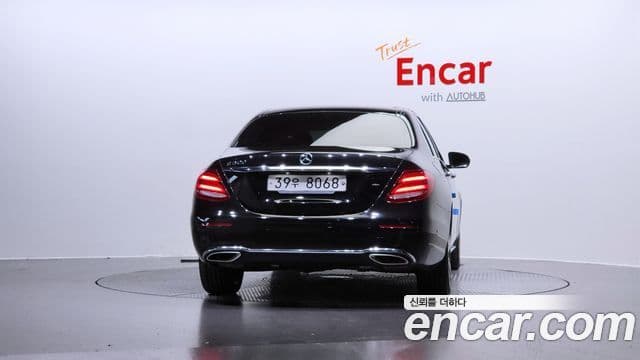 Mercedes-Benz E-Class W213 4