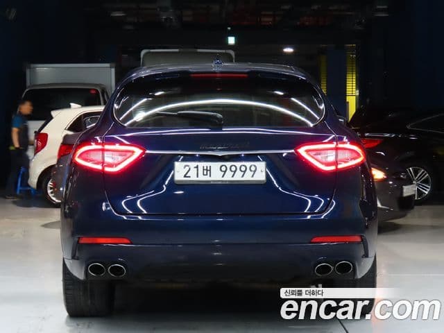 Maserati Levante 3