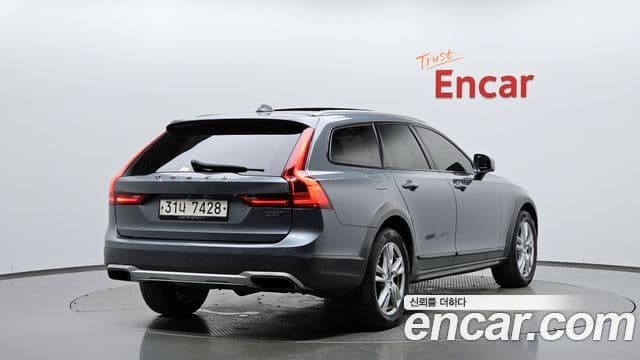 Volvo V90 Cross Country 2