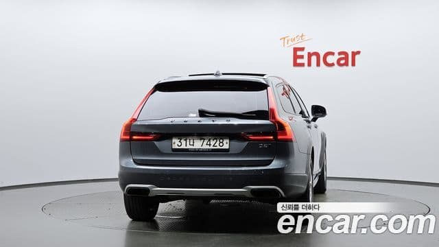 Volvo V90 Cross Country 4