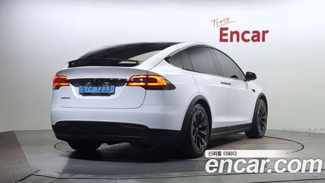 Tesla Model X 2