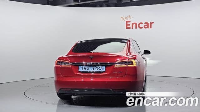 Tesla Model S 4